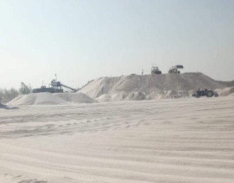 Bulk mineral stockpiles at dispatch yard