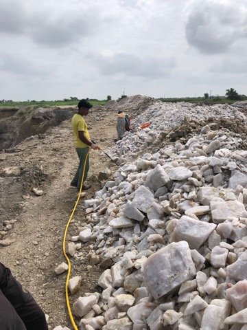 Quartz mine working face with sorting in progress